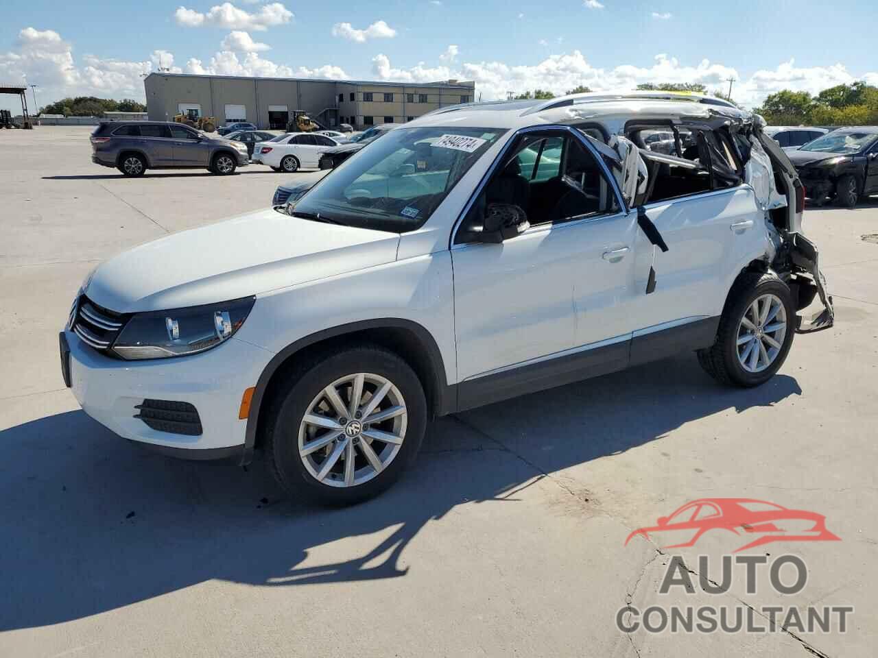 VOLKSWAGEN TIGUAN 2017 - WVGRV7AX6HW500391