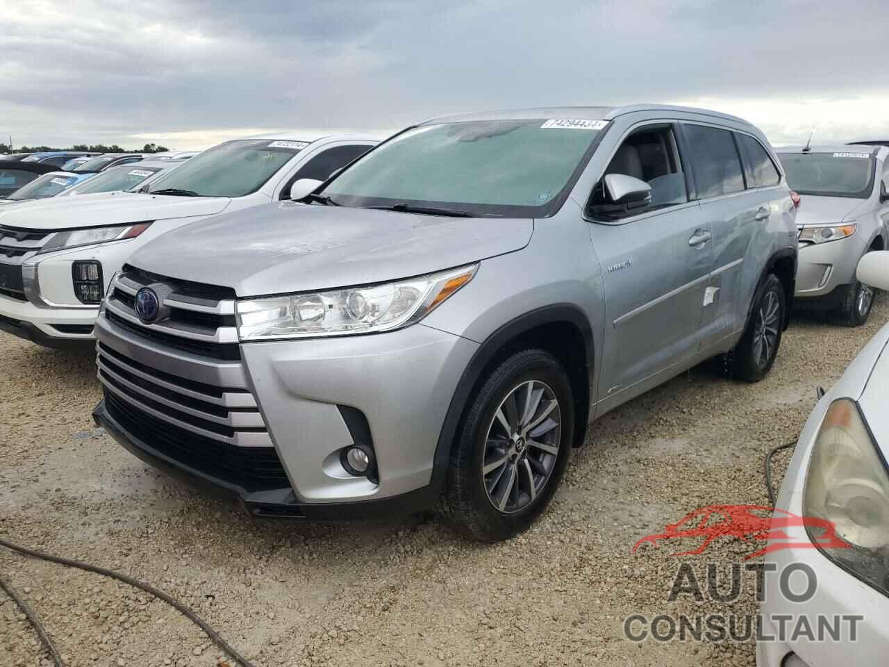 TOYOTA HIGHLANDER 2018 - 5TDJGRFH8JS040942