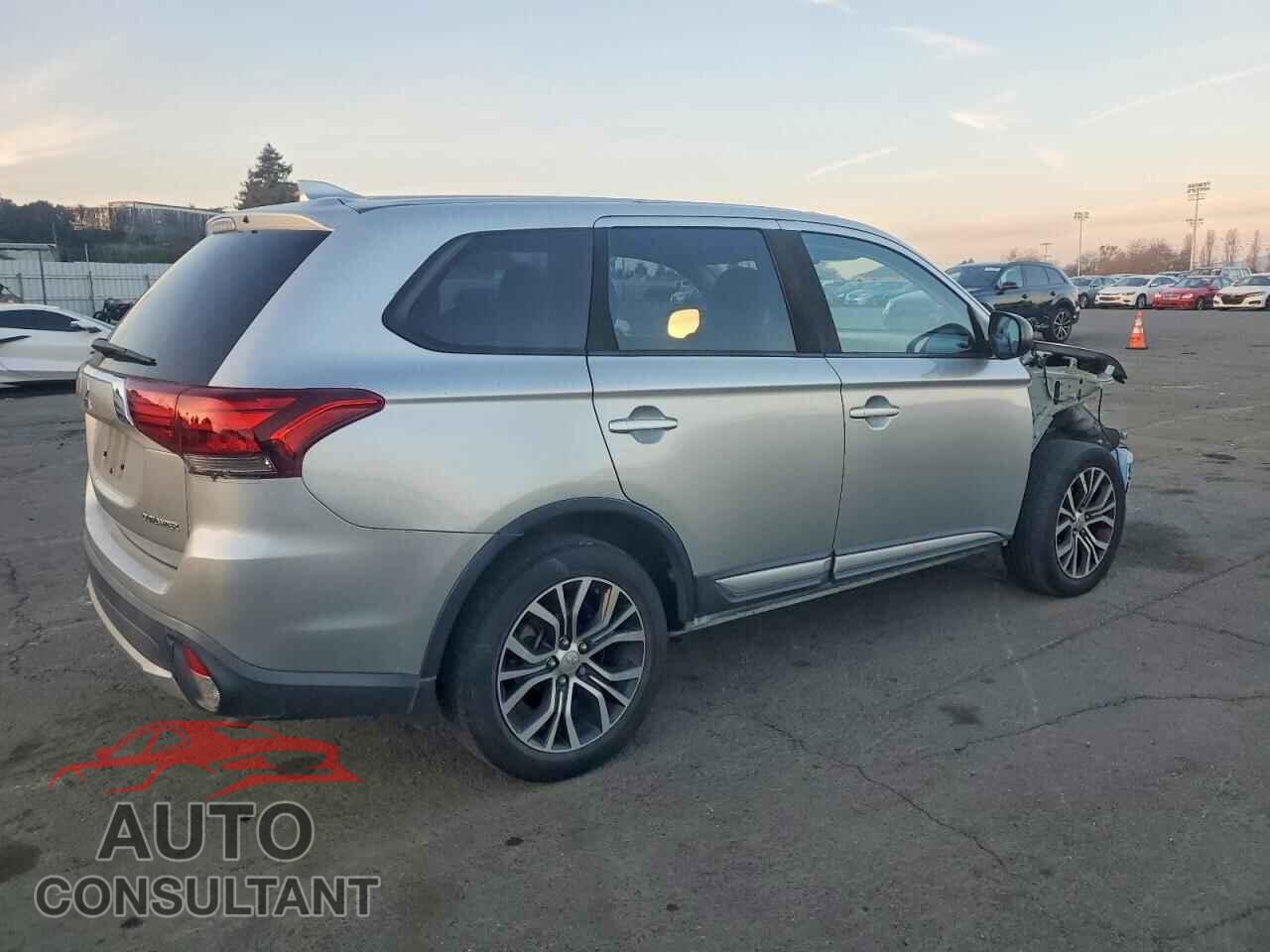 MITSUBISHI OUTLANDER 2018 - JA4AD2A3XJZ009406