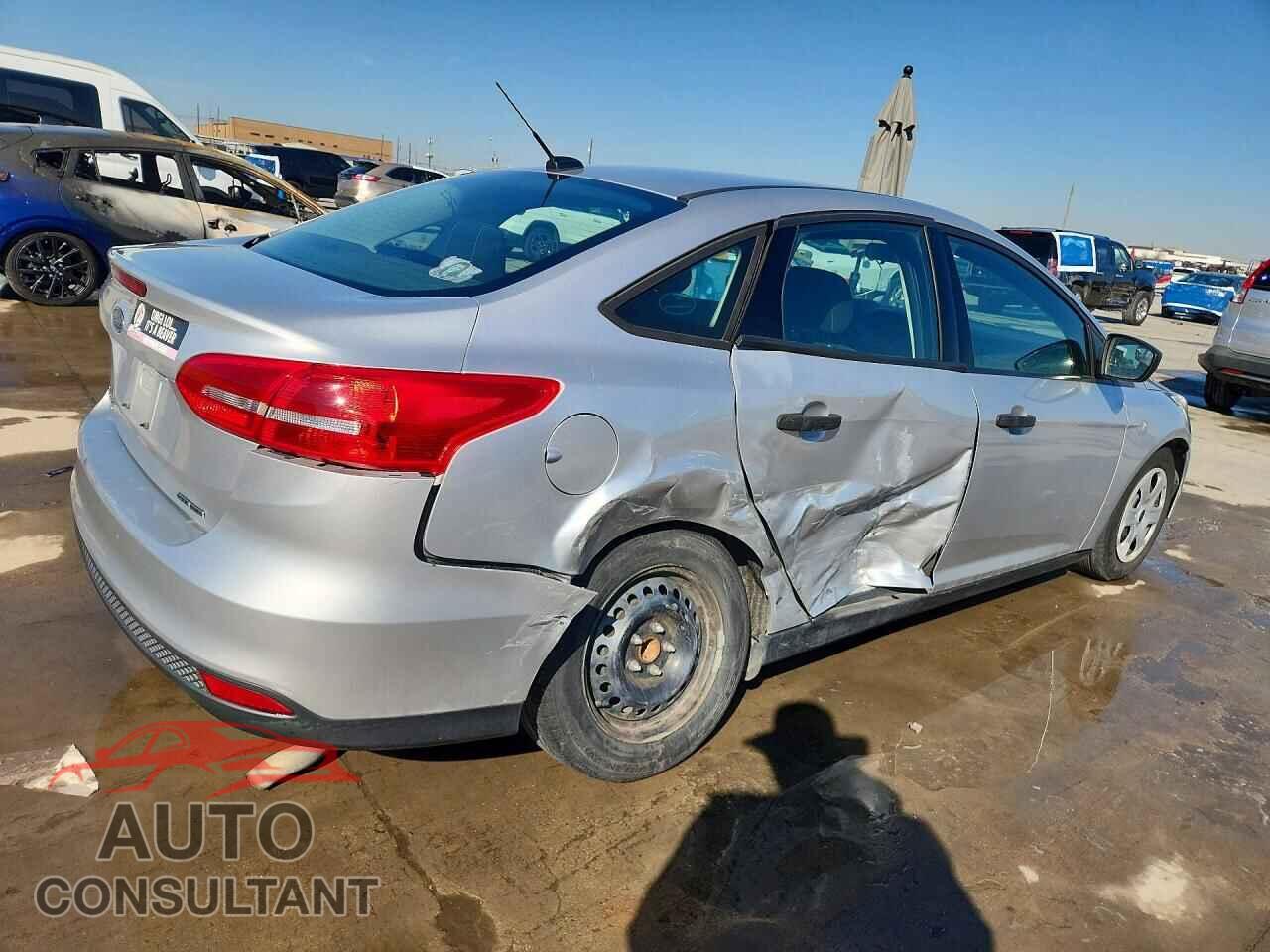 FORD FOCUS 2015 - 1FADP3E28FL374507