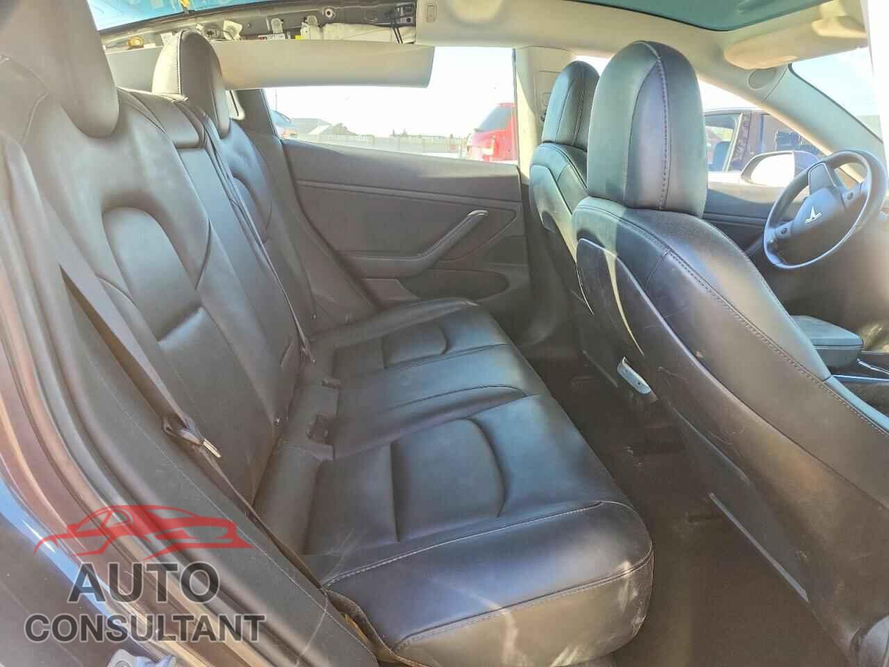 TESLA MODEL 3 2018 - 5YJ3E1EA7JF154858