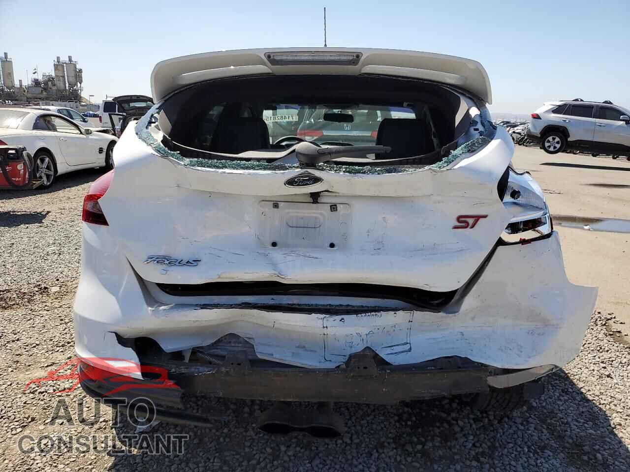 FORD FOCUS 2017 - 1FADP3L96HL245524
