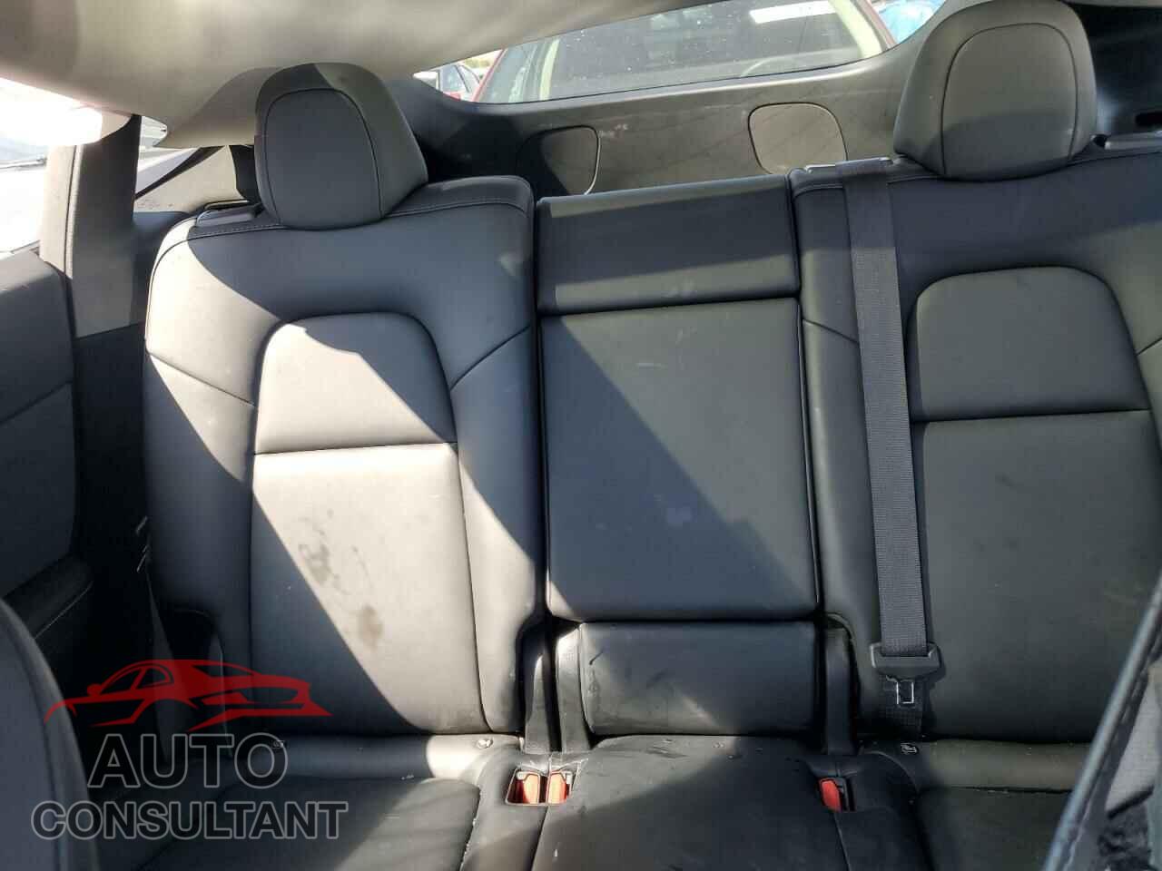 TESLA MODEL Y 2023 - 7SAYGDEE7PF856100