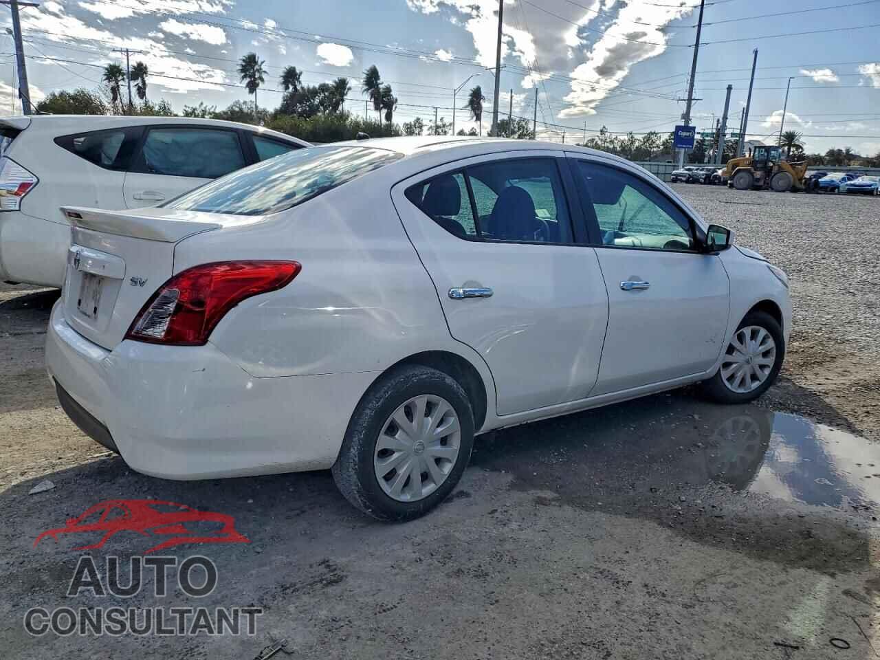 NISSAN VERSA 2017 - 3N1CN7AP3HL801381