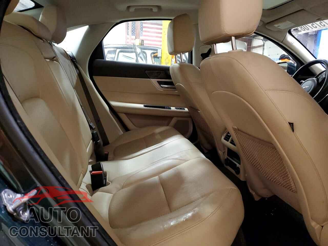 JAGUAR XF 2017 - SAJBK4BVXHCY43587