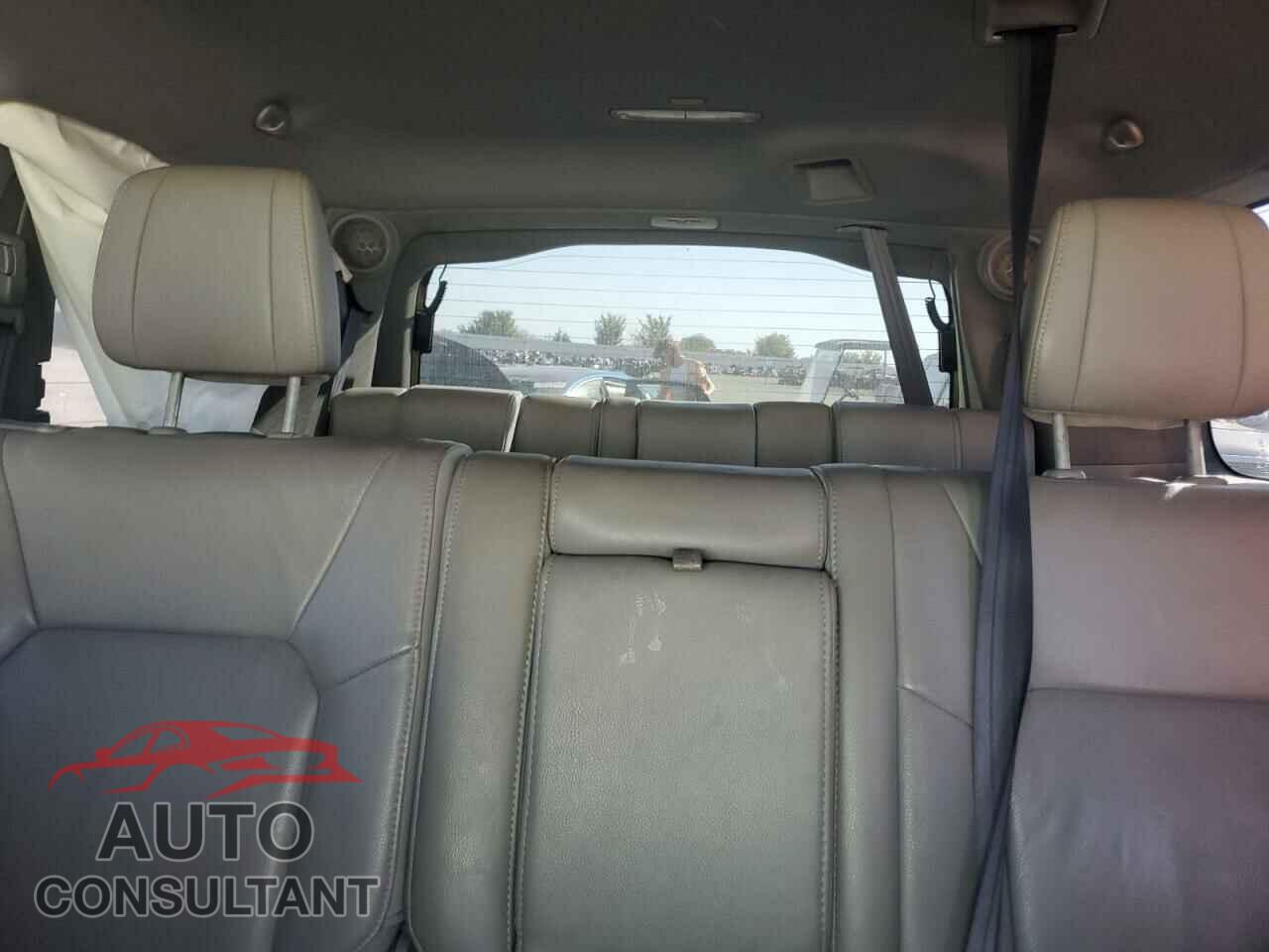 HONDA PILOT 2015 - 5FNYF3H97FB008323