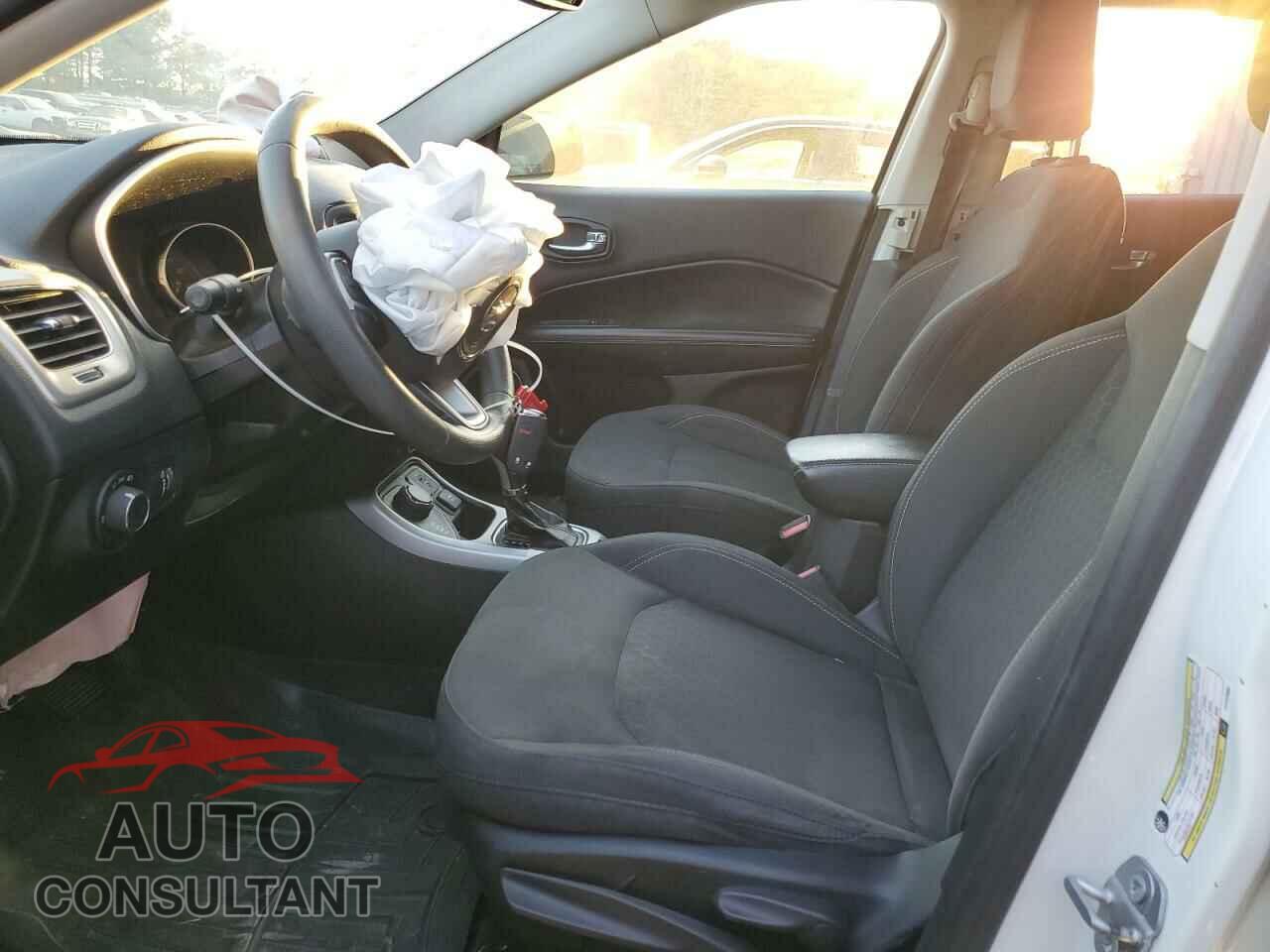 JEEP COMPASS 2018 - 3C4NJDAB9JT147089