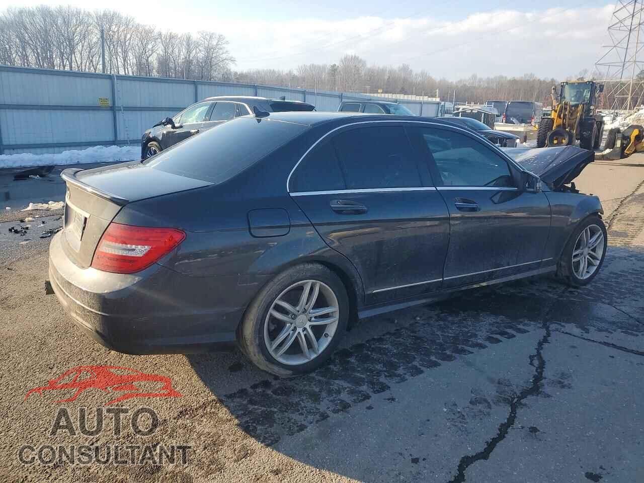 MERCEDES-BENZ C-CLASS 2012 - WDDGF4HB1CA624386