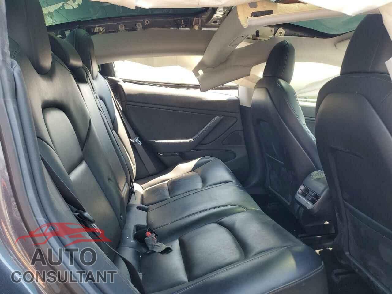 TESLA MODEL 3 2018 - 5YJ3E1EA1JF045375