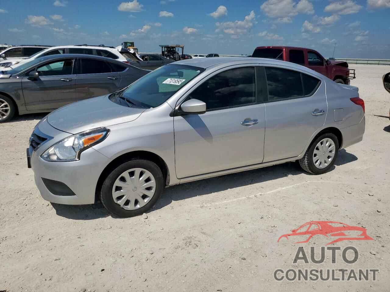 NISSAN VERSA 2018 - 3N1CN7AP8JL867849