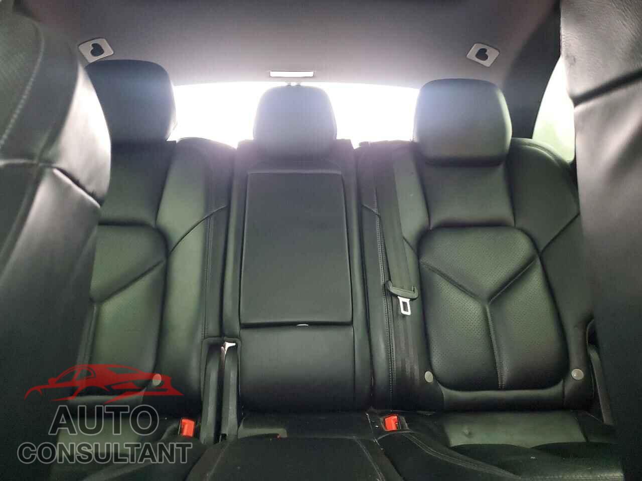 PORSCHE CAYENNE 2017 - WP1AA2A23HKA90806