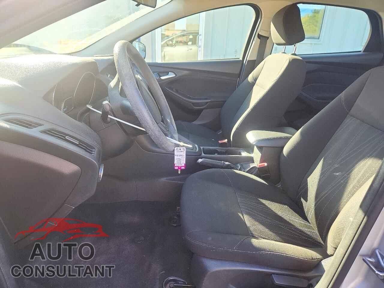 FORD FOCUS 2017 - 1FADP3F27HL243571