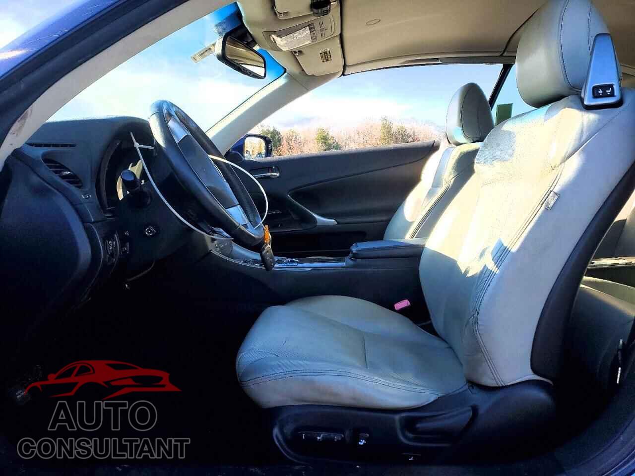 LEXUS IS 2011 - JTHFF2C26B2515530