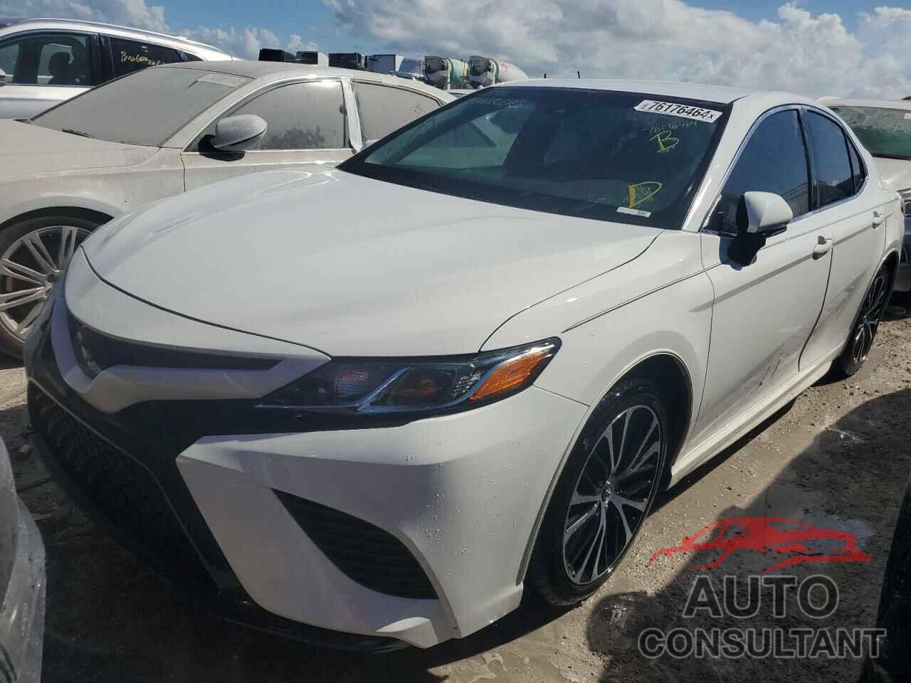 TOYOTA CAMRY 2018 - 4T1B11HK5JU081536