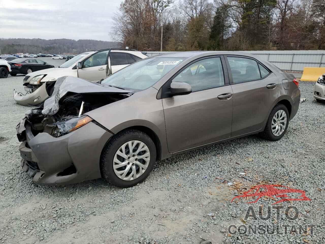 TOYOTA COROLLA 2018 - 5YFBURHE4JP828447