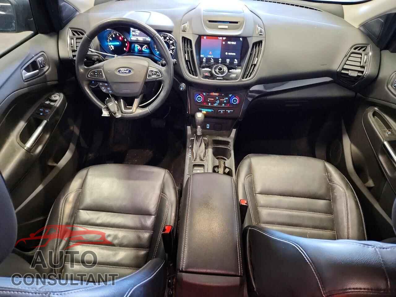 FORD ESCAPE 2017 - 1FMCU9J9XHUC33841