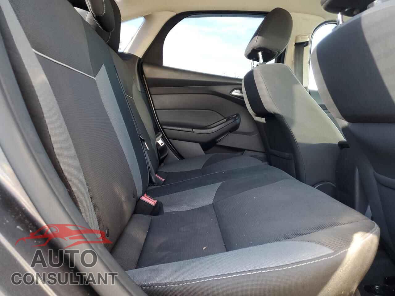 FORD FOCUS 2014 - 1FADP3F29EL127607