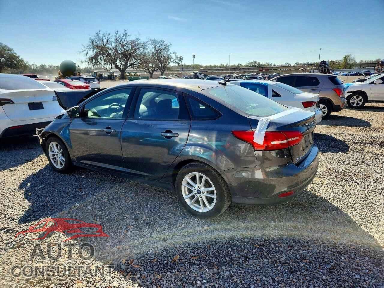 FORD FOCUS 2015 - 1FADP3F26FL304678