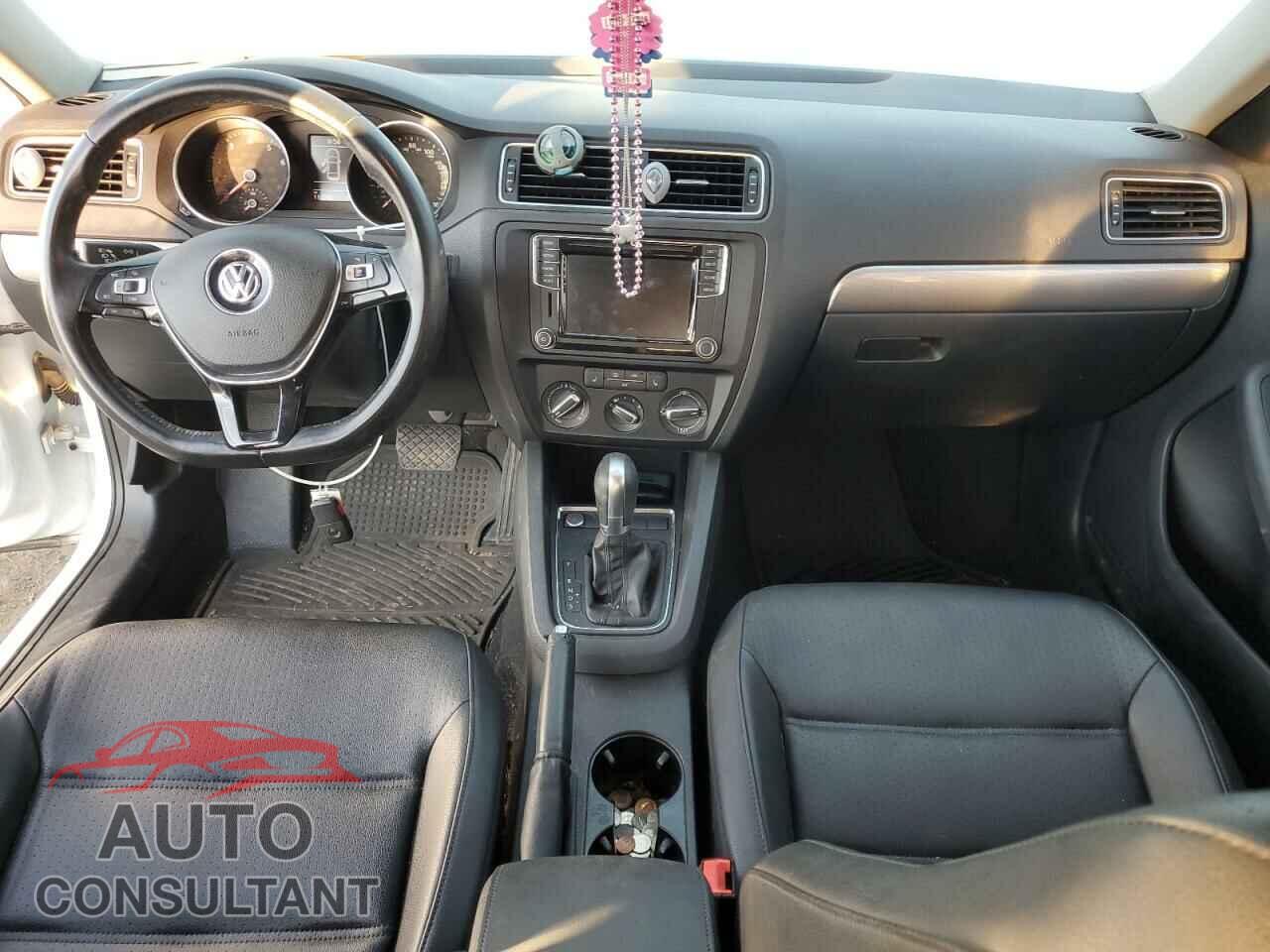 VOLKSWAGEN JETTA 2017 - 3VWDB7AJXHM218142