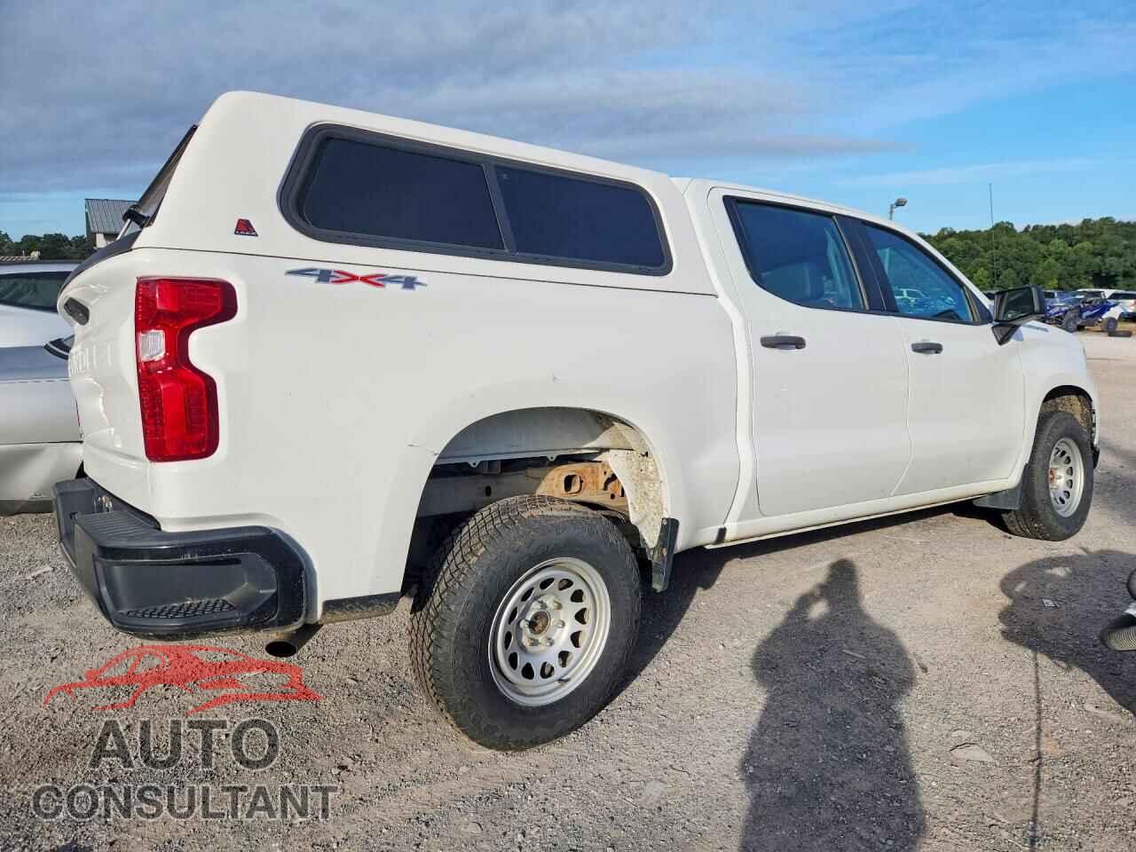 CHEVROLET SILVERADO 2021 - 1GCPYAEH6MZ224001