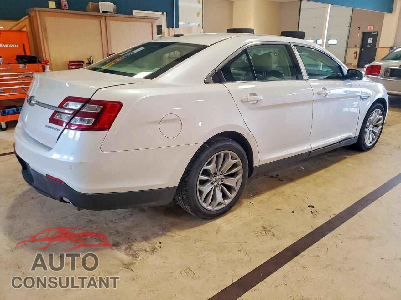 FORD TAURUS 2018 - 1FAHP2F83JG110160