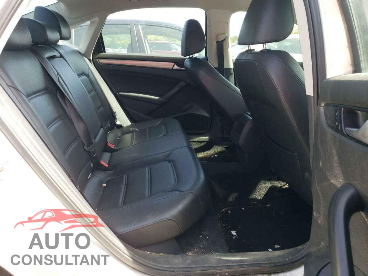 VOLKSWAGEN PASSAT 2015 - 1VWAT7A31FC102537