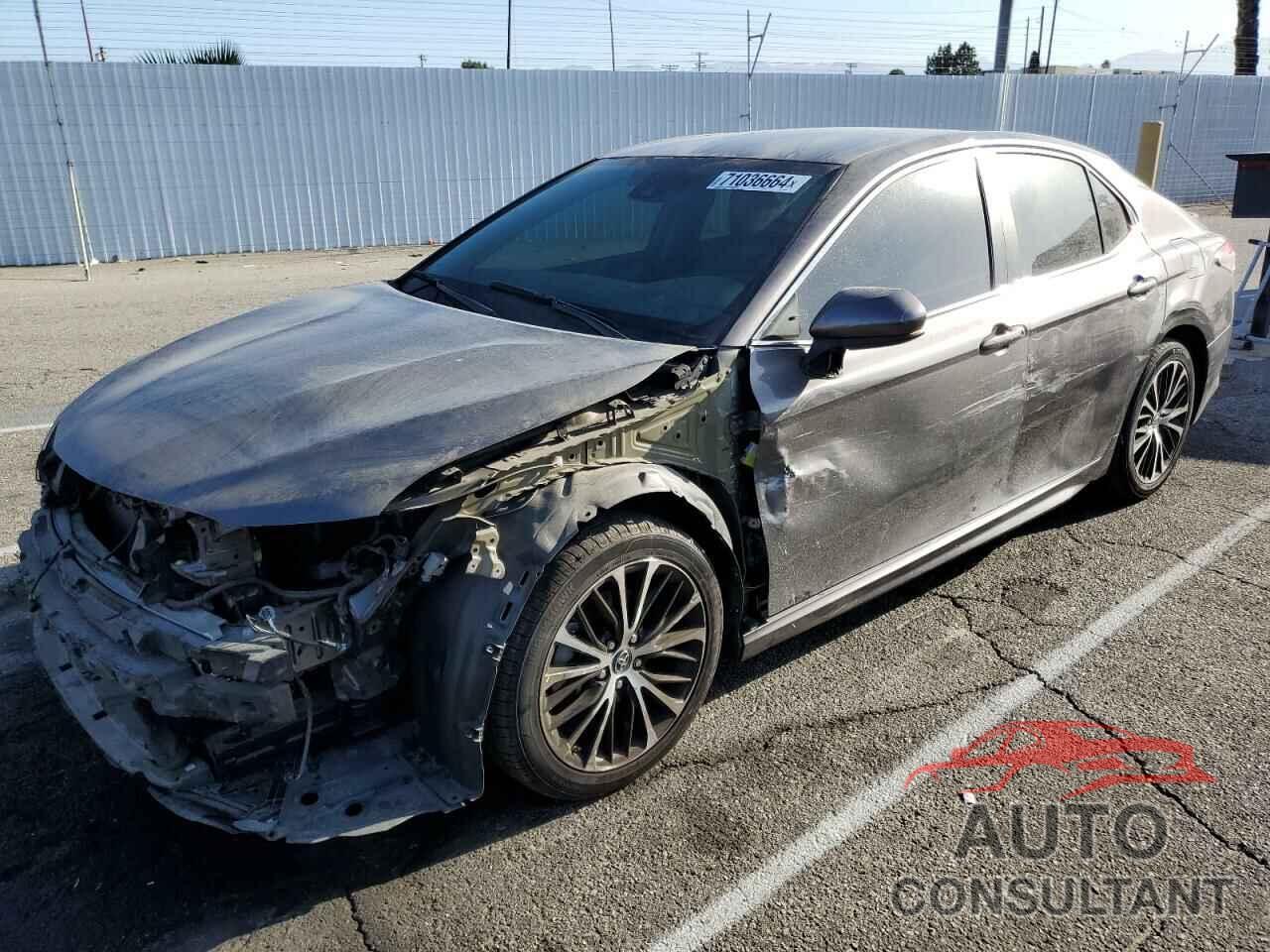TOYOTA CAMRY 2018 - 4T1B11HK1JU133860