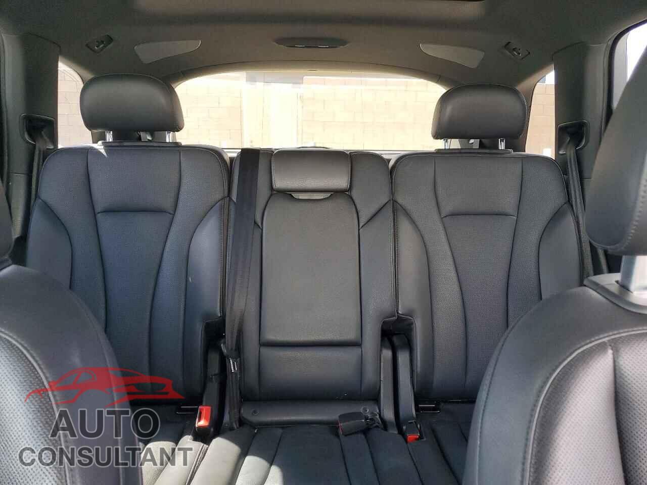 AUDI Q7 2018 - WA1LAAF71JD044663
