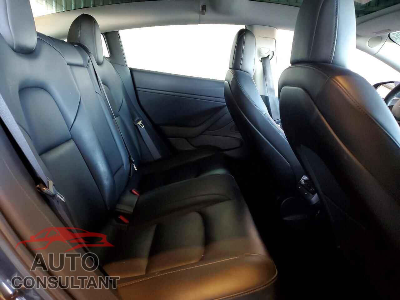 TESLA MODEL 3 2019 - 5YJ3E1EB7KF451817
