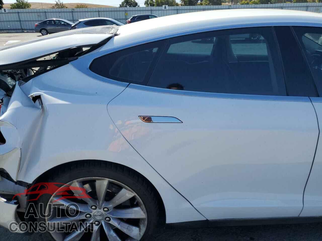 TESLA MODEL S 2013 - 5YJSA1DP8DFP17773