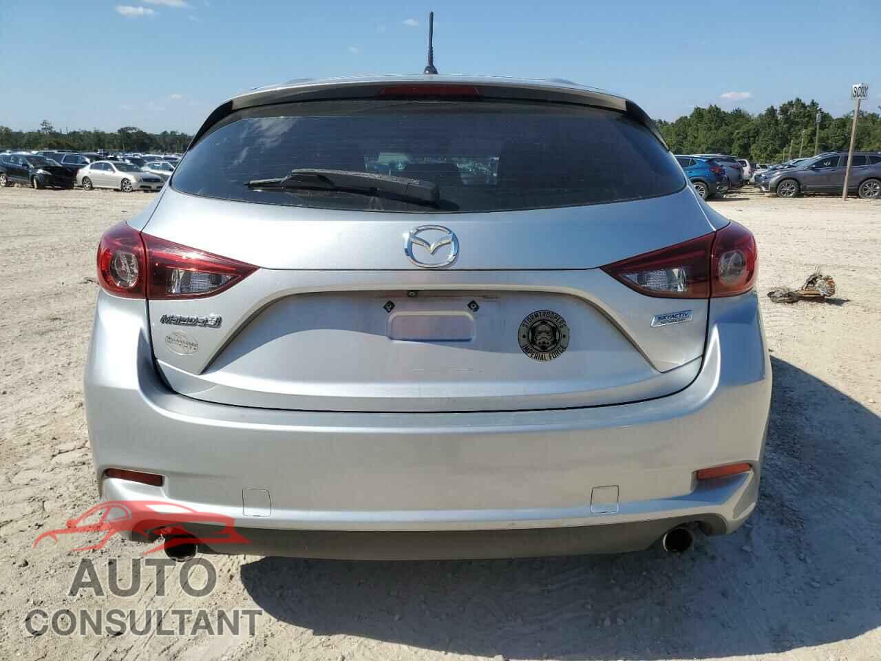 MAZDA 3 2018 - 3MZBN1L32JM208964