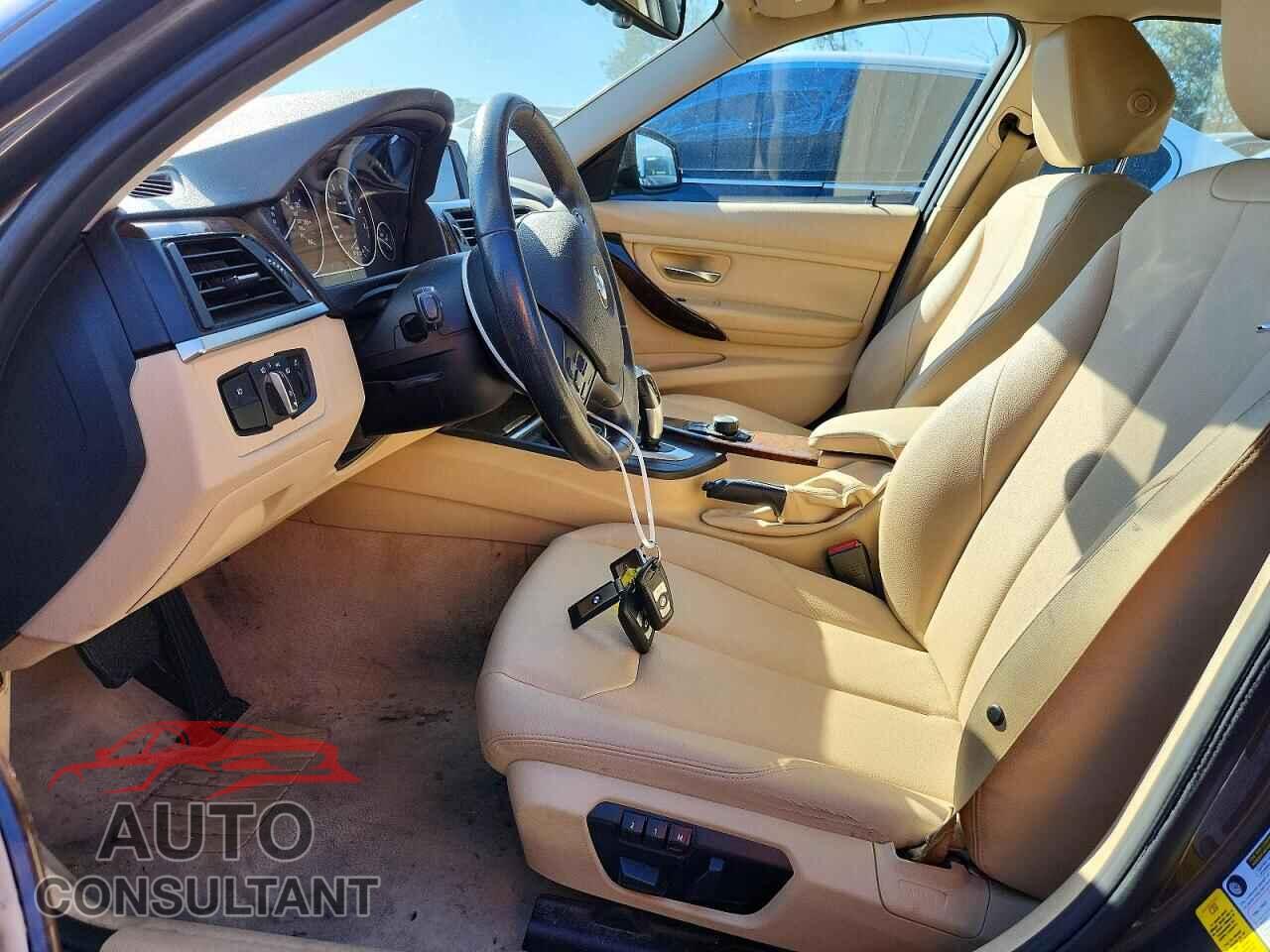 BMW 3 SERIES 2013 - WBA3C1C55DF443620