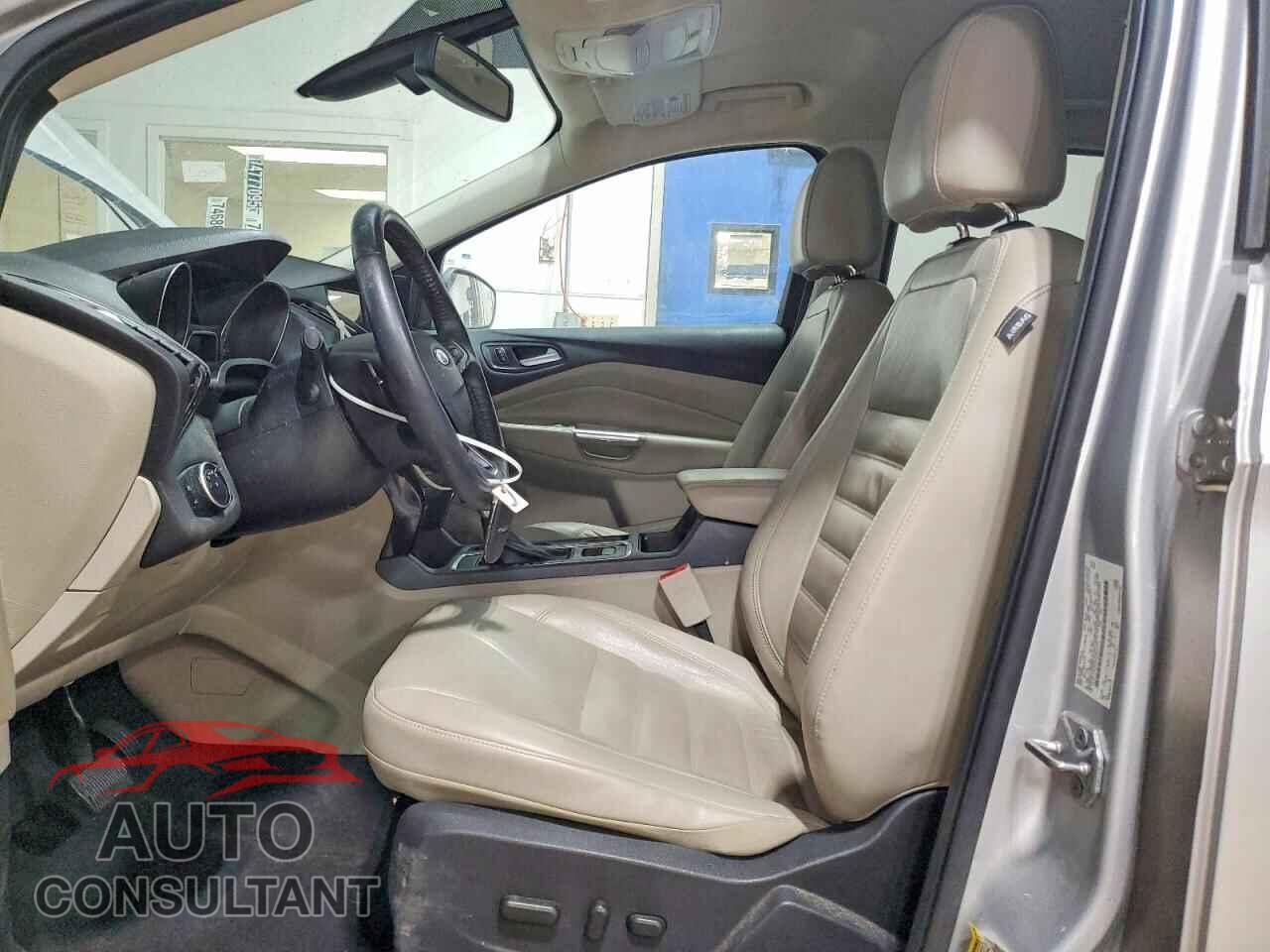 FORD ESCAPE 2017 - 1FMCU9JD3HUB97771