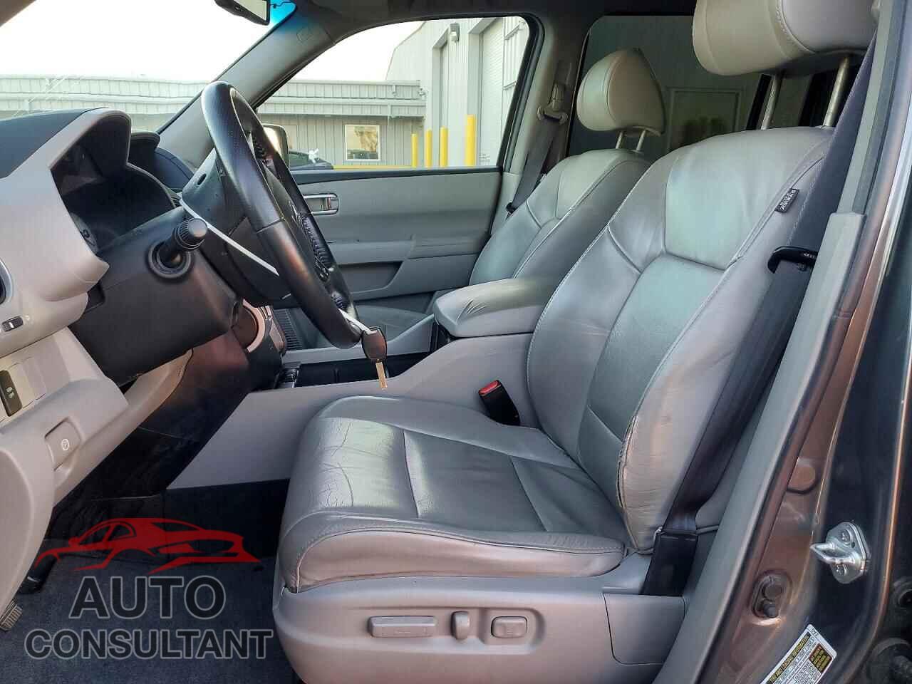 HONDA PILOT 2011 - 5FNYF4H56BB093524
