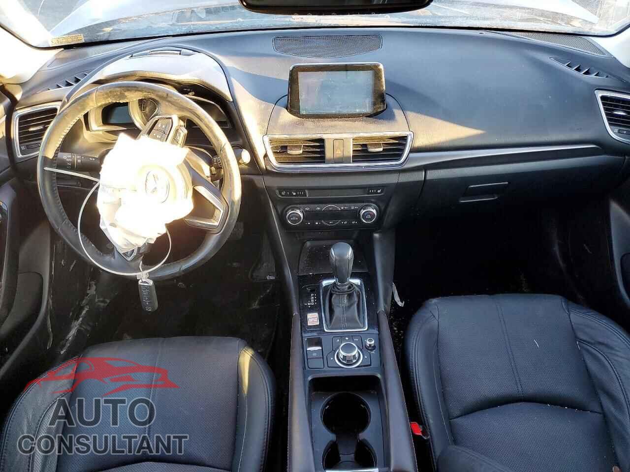 MAZDA 3 2018 - 3MZBN1W36JM178458