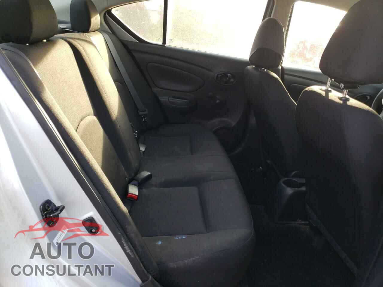 NISSAN VERSA 2019 - 3N1CN7AP3KL817023