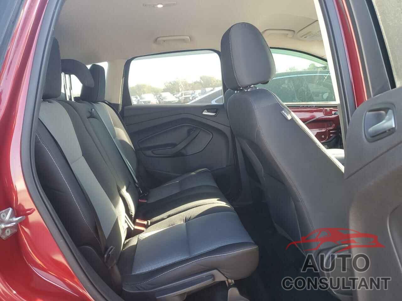 FORD ESCAPE 2017 - 1FMCU0GD1HUE53375