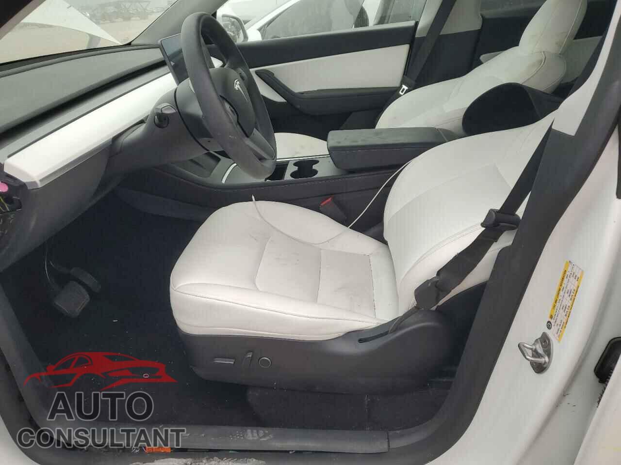 TESLA MODEL Y 2021 - 5YJYGDEEXMF243171