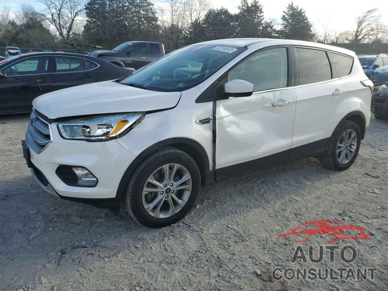 FORD ESCAPE 2017 - 1FMCU9G91HUC08947