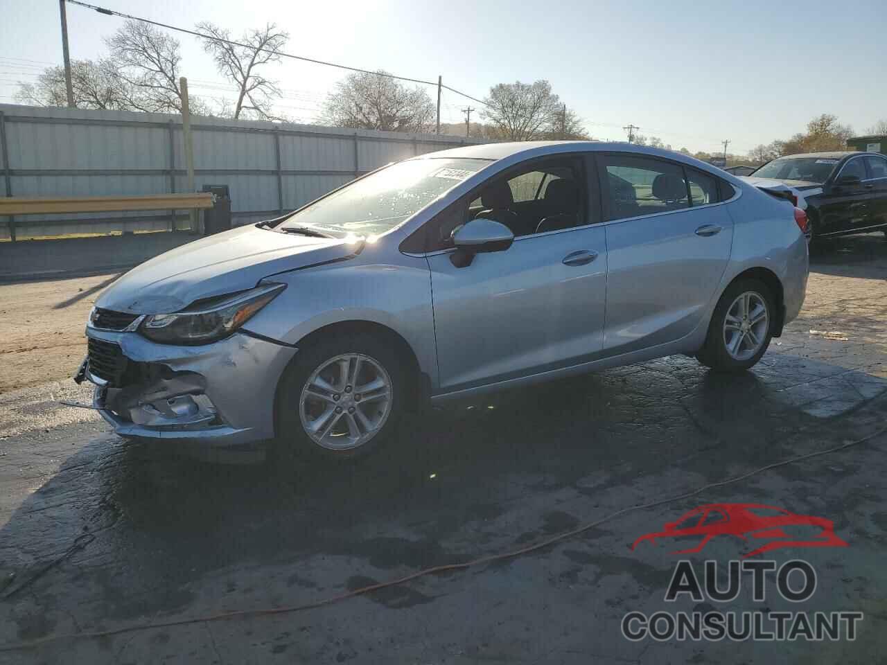 CHEVROLET CRUZE 2018 - 1G1BE5SM5J7143566