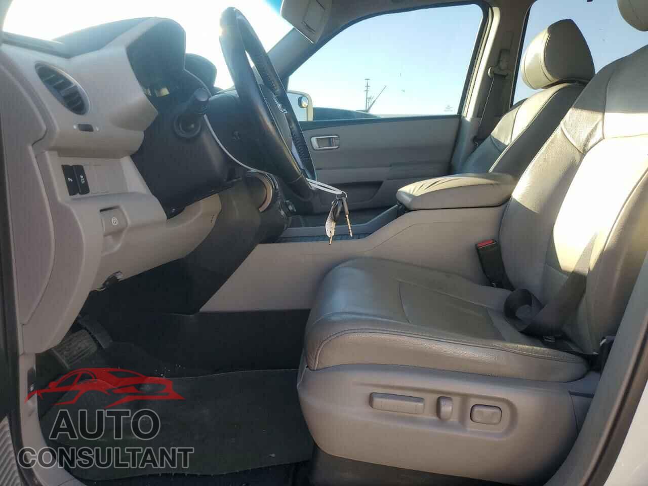 HONDA PILOT 2015 - 5FNYF3H90FB026646