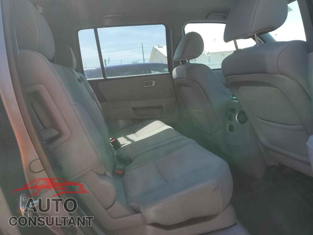 HONDA PILOT 2015 - 5FNYF4H42FB022561