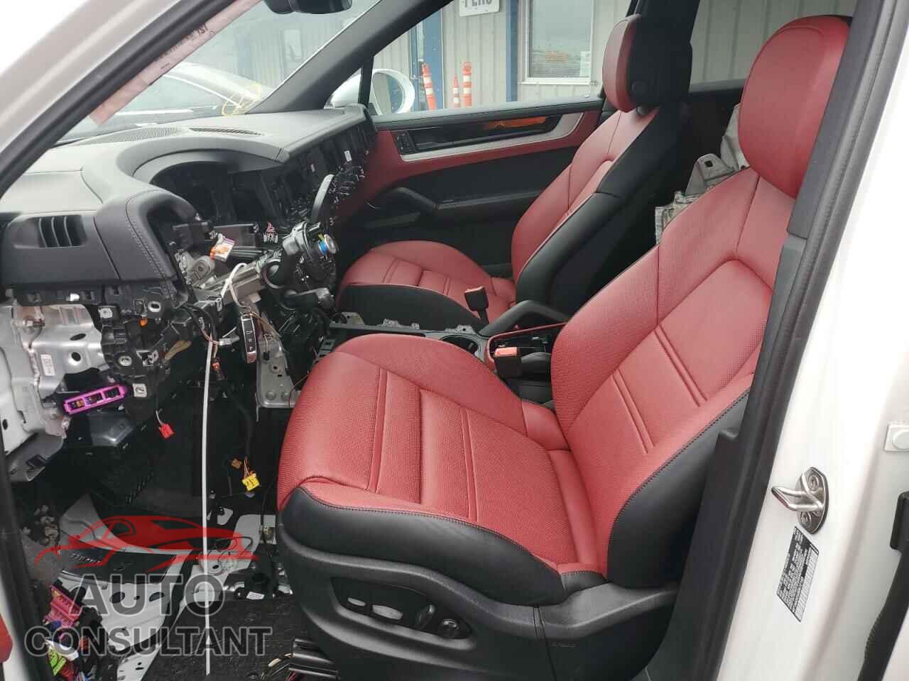 PORSCHE CAYENNE 2024 - WP1AA2AY6RDA12143