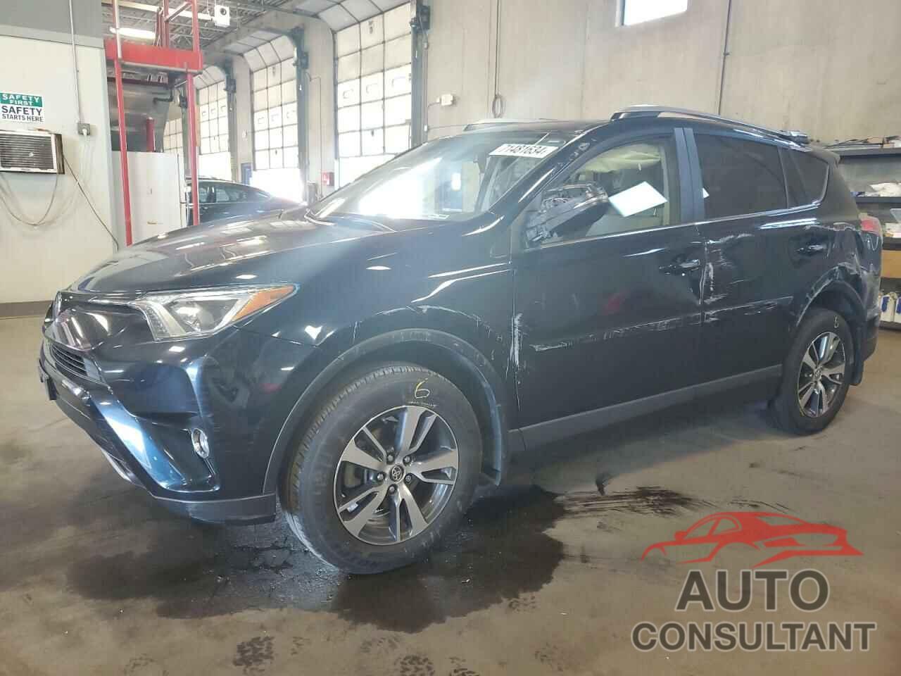 TOYOTA RAV4 2017 - JTMRFREV8HD219145