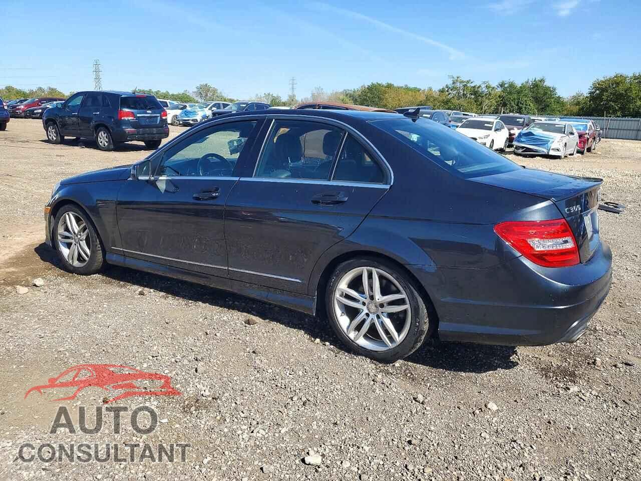 MERCEDES-BENZ C-CLASS 2012 - WDDGF8BB1CR227343