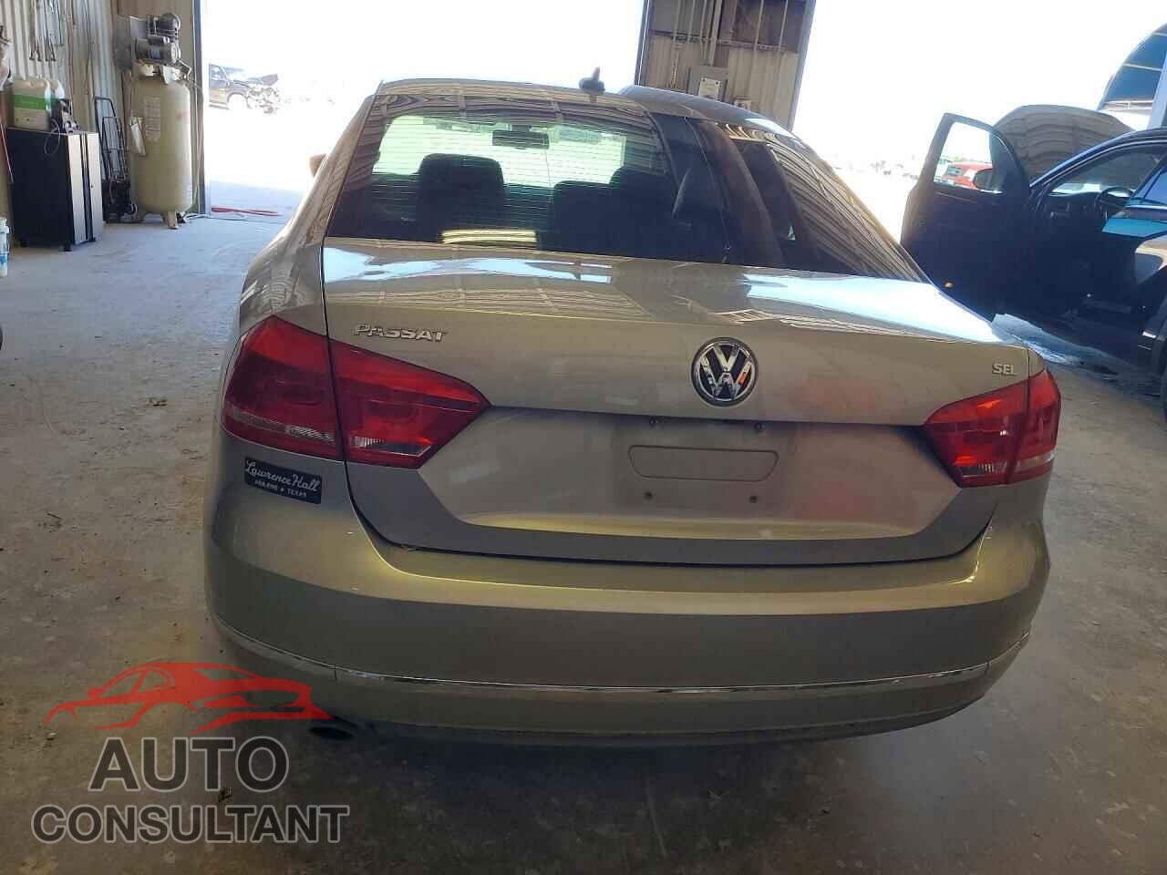 VOLKSWAGEN PASSAT 2013 - 1VWCH7A33DC004570