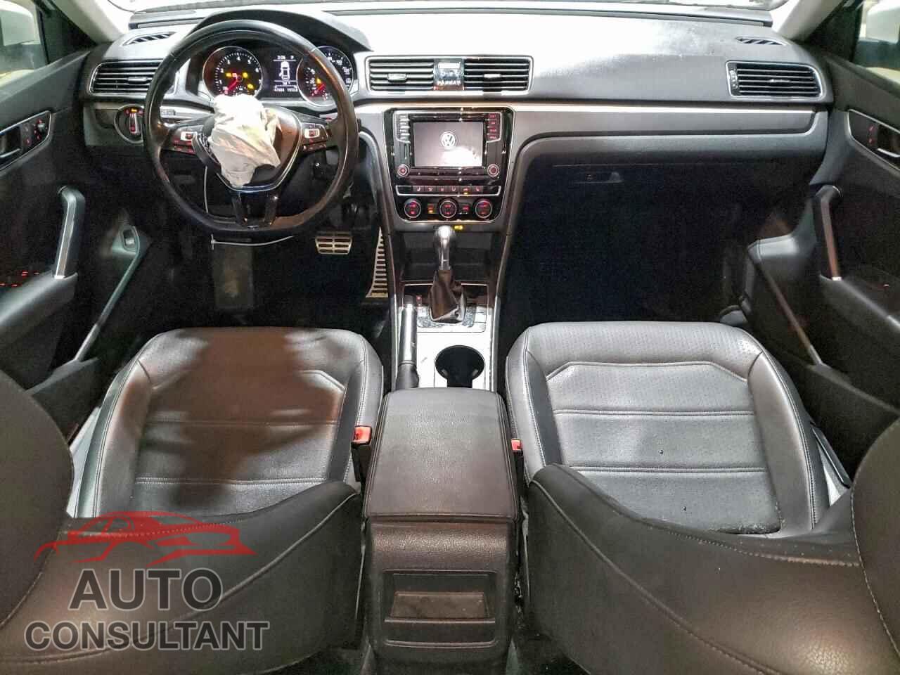 VOLKSWAGEN PASSAT 2018 - 1VWAA7A31JC006762