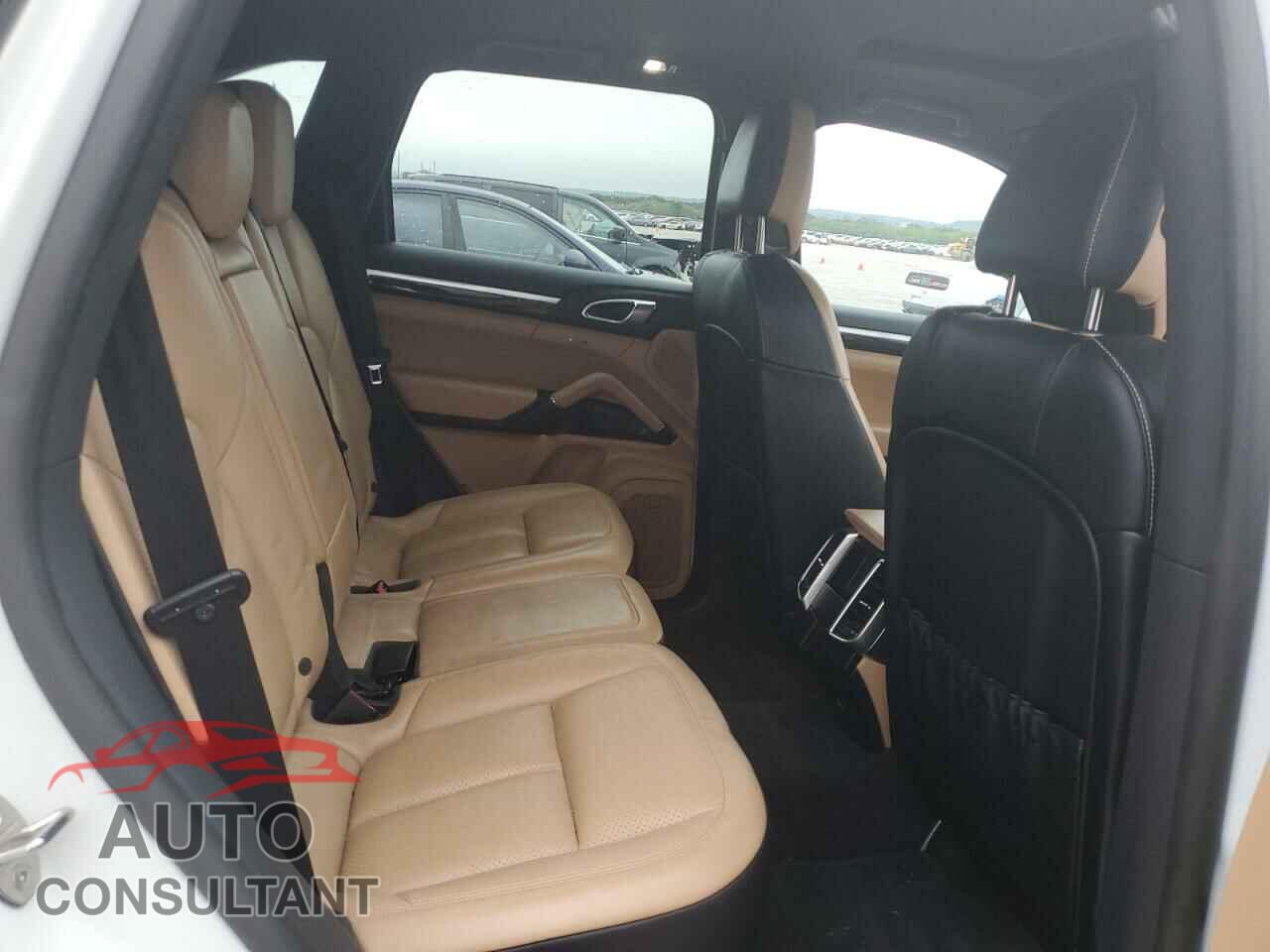 PORSCHE CAYENNE 2018 - WP1AA2A29JKA00371