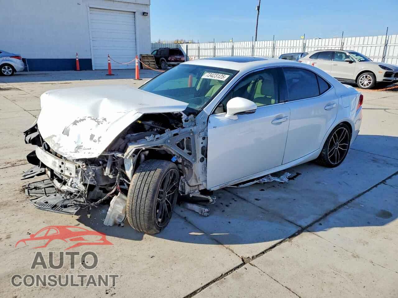 LEXUS IS 2014 - JTHBE1D27E5000730