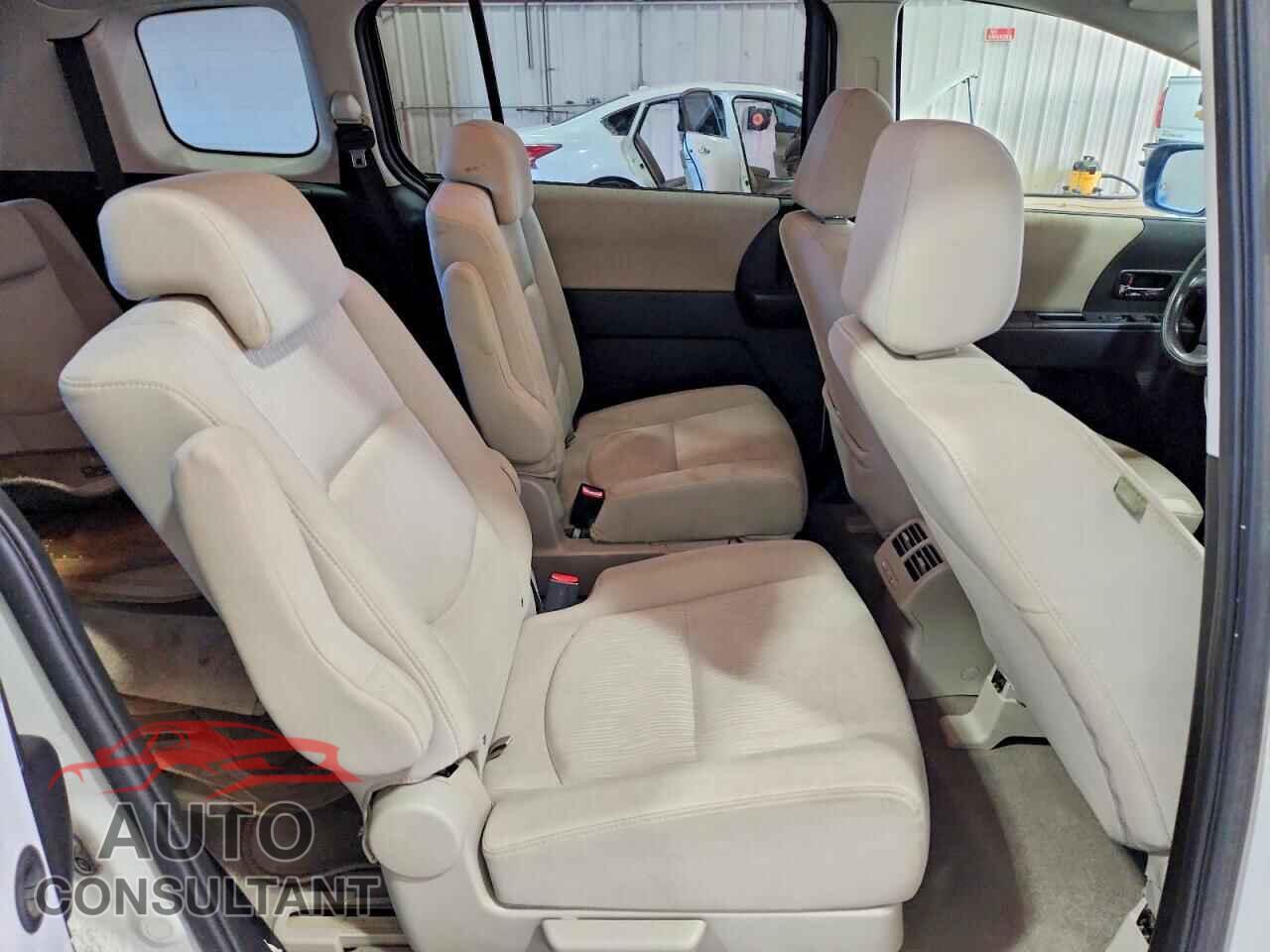 MAZDA 5 2010 - JM1CR2W31A0374781